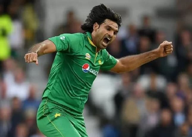 1. Mohammad Irfan - 7'1": Top 10 Tallest Cricketers in The World