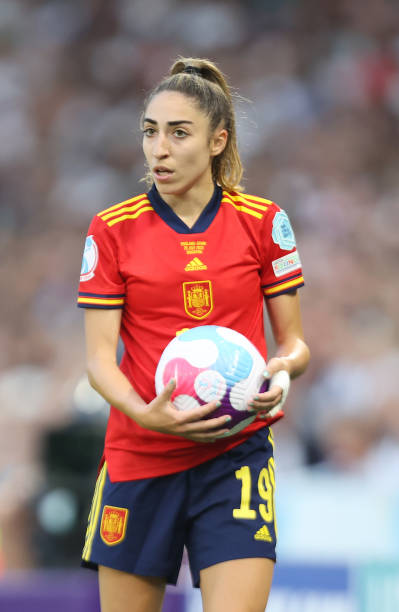 Olga Carmona is a popular Spanish footballer. She is known for her football skills, in her first season, she scored 25 goals.