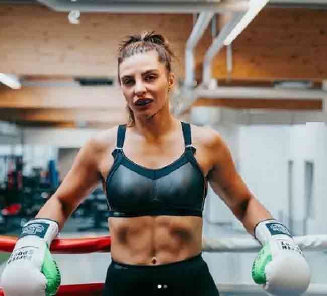 Top 10 Best Female Boxers In The World All Time - SportsUnfold