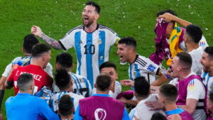 Argentina defeats Australia 2-1 in the 2022 FIFA World Cup with a goal from Messi