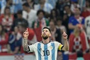 Analysis: Messi's fantasy lives on into last