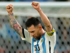 "Put On Tall People, Hit Long Balls" at the FIFA World Cup: Lionel Messi criticizes Dutch coach Luis Van Gaal's methods