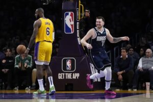 NBA: The Dallas Mavericks defeat the Los Angeles Lakers 119-115 thanks to two big three-pointers made by Luka Doncic
