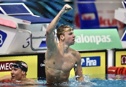 who is leon Marchand? Broke Michael Phelps's Record, age, parents info