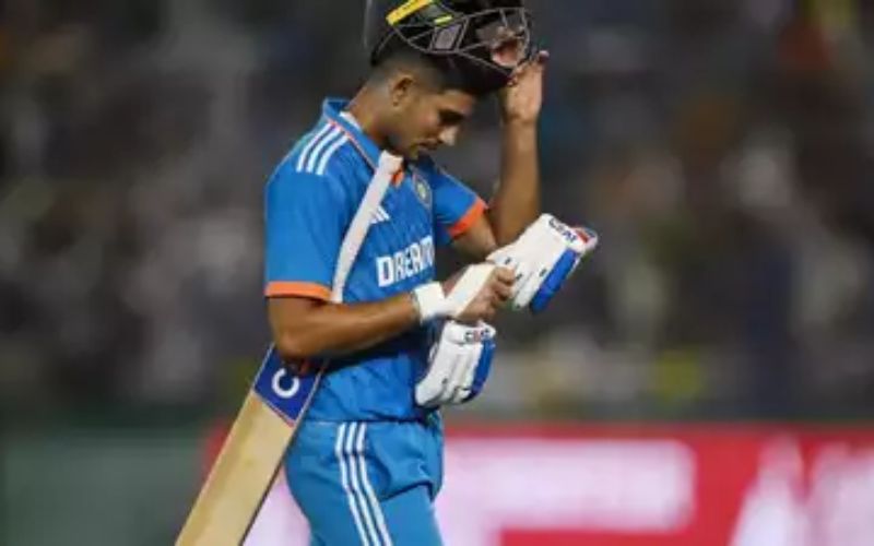 ICC World Cup 2023 Update: Shubman Gill Tested Positive for Dengue Doubtful to Play Against Australia, Who Will Replace Him?